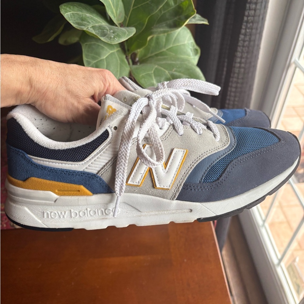 Gently worn New Balance Navy and White Sneakers with Yellow M - 9 / W - 10.5
